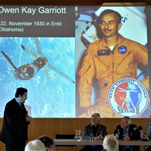 Werner Gruber stellt die 2 Astronauten vor