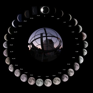 Mondphasenfoto mit Sternwarte und Sonnenuhr im Mittelpunkt